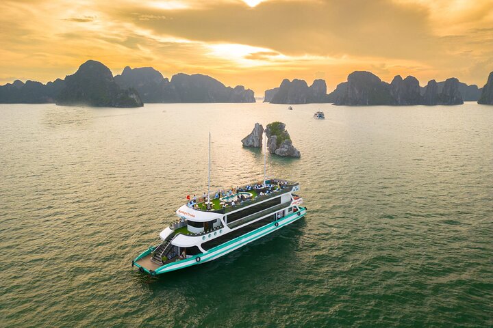 Sunlight Grand Luxury Cruise In Halong Bay From Harbor