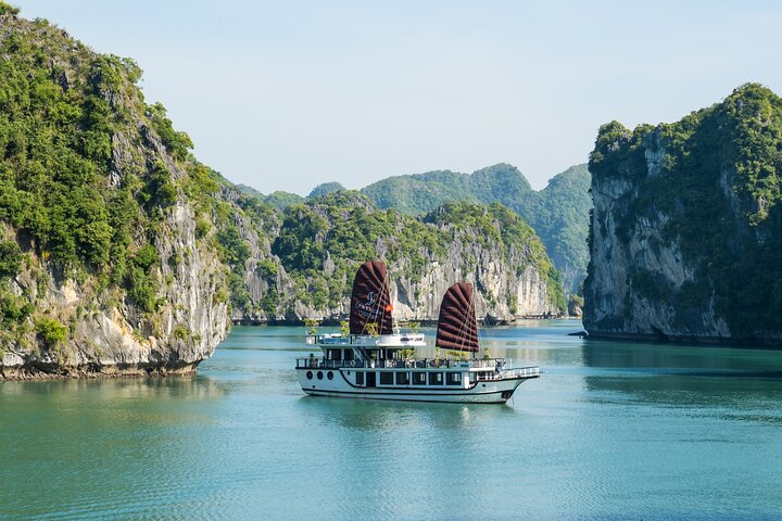 Full day Boat Tour to Lan Ha Bay – Ha Long Bay from Cat Ba Island