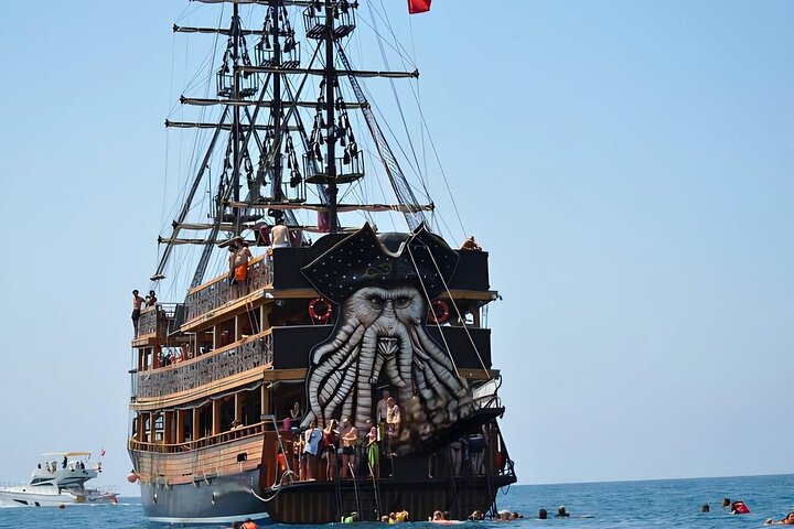 Alanya Pirate Boat Trip with Lunch And Free Soft Drinks