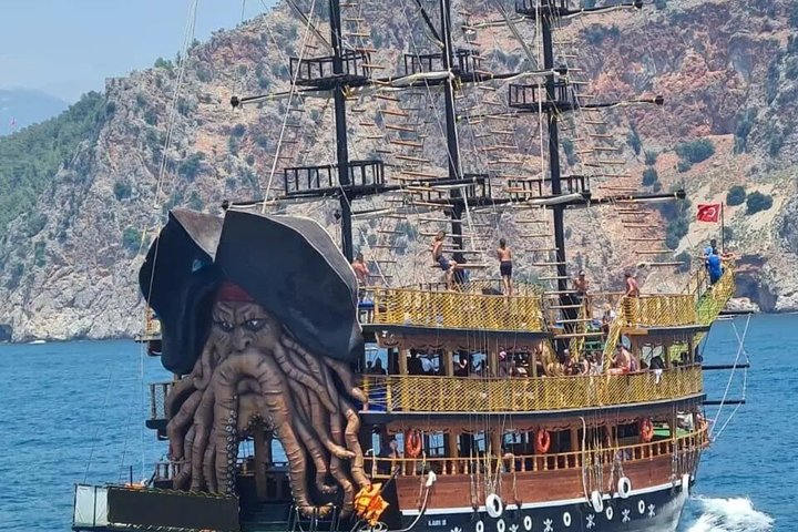 Alanya Pirate Boat Tour with Foam, Lunch, Soft Drinks , Transfer