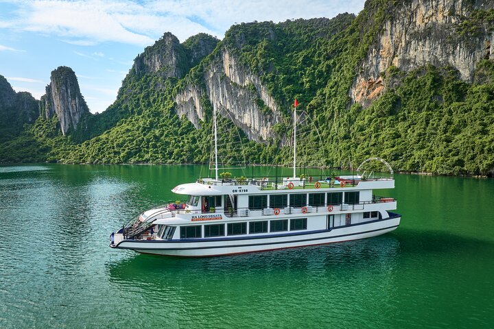 Halong Bay 5-Star Day Cruise: Transfer, Buffet and Jacuzzi