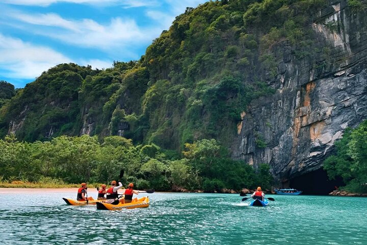 Private Guide Tour From Hue to Phong Nha Cave and Pradise Cave Private Guide Tour From Hue to Phong Nha Cave and Pradise Cave