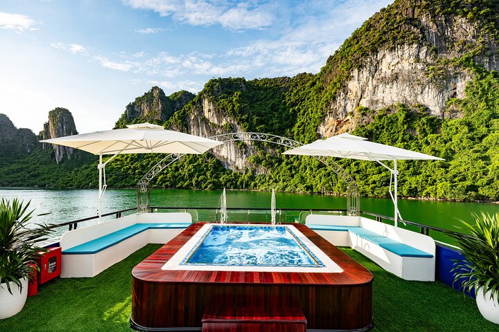 Halong Bay Luxury Day Trip in 06 Hours Aboard Sonata Cruise