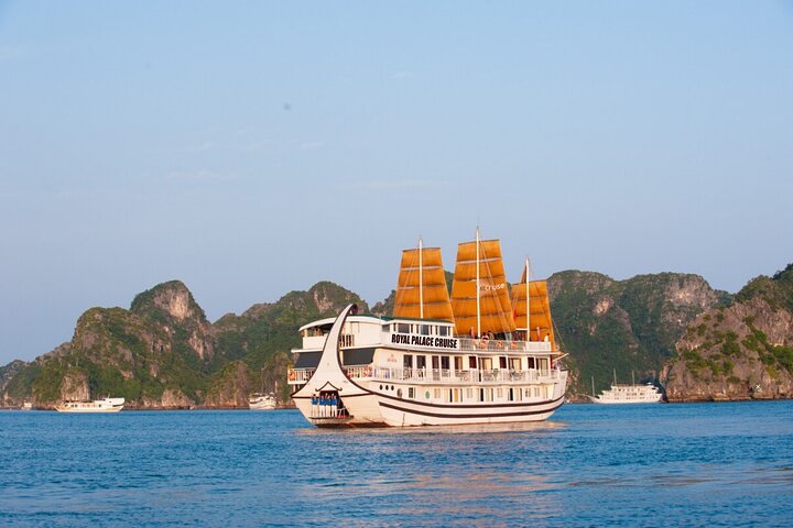 Hanoi to Halong Bay: 2-Day Royal Palace Cruise with Cave,Island