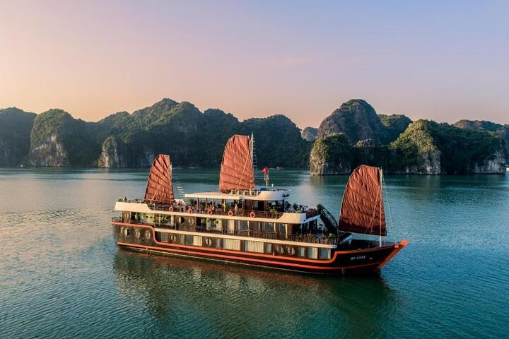 Best 2D1N Lan Ha Bay Cruise: BBQ dinner, Viet Hai Ancient Village
