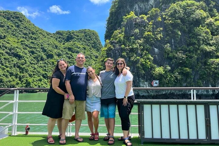 Hanoi – Halong Bay 1 Day PRIVATE TOUR: Cave, Kayak, Island, Lunch