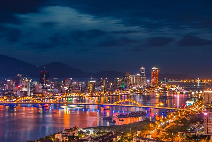 Private Da Nang Night Tour with River Cruise and Night Market
