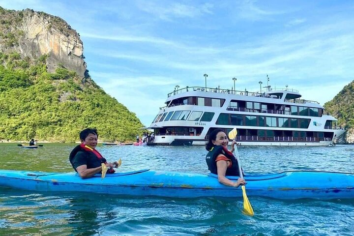 Le Theatre Cruise – Wonder on Ha Long & Lan Ha Bay 2 Days Tour