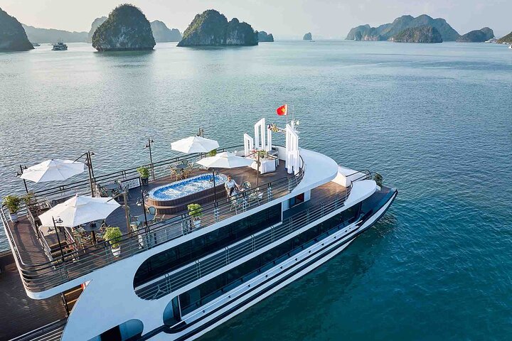 Ha Long Bay Day Tour from Hanoi with Limousine & Premium Cruise