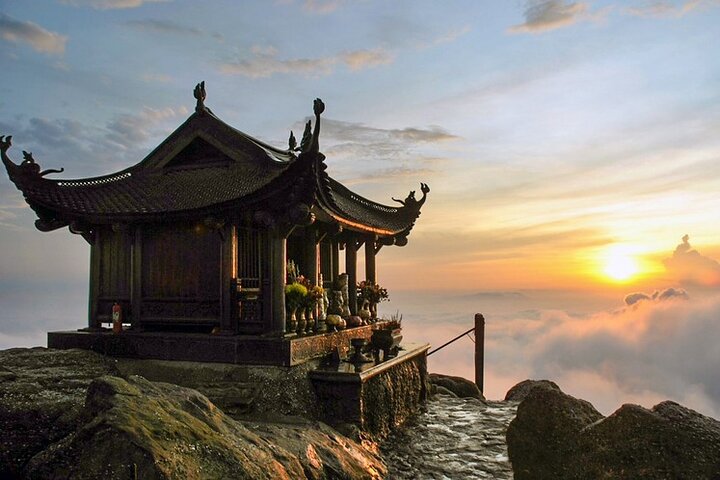 Hanoi: Spiritual Exploration of Yen Tu Mountain Private Tour