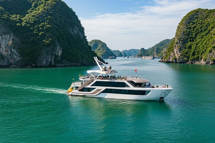 Lan Ha Bay Luxury Day Cruise: Kayaking, Biking, avoid the crowds