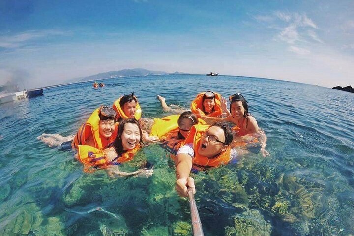 Cham Island Day Tour: Speed Boat, Lunch, Snorkeling & Beach Cham Island Day Tour: Speed Boat, Lunch, Snorkeling & Beach