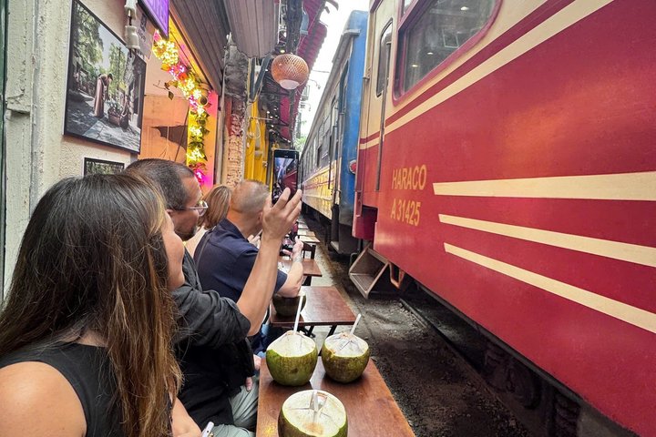 Hanoi Army Jeep Tour with Food and Culture Sightseeing