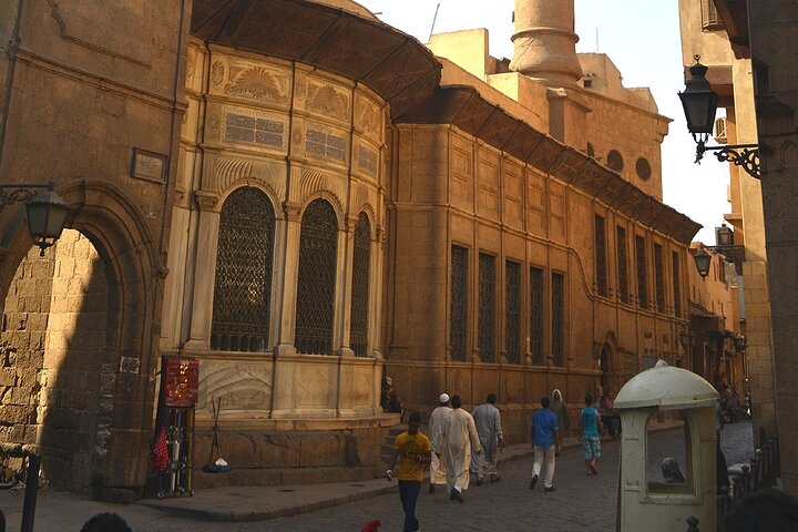 Cairo by Night Tour El Moez St., Bazaar, Downtown and Local Food