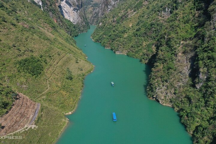 Private 4 Day Car Tour To The Loop in Ha Giang Private 4 Day Car Tour To The Loop in Ha Giang