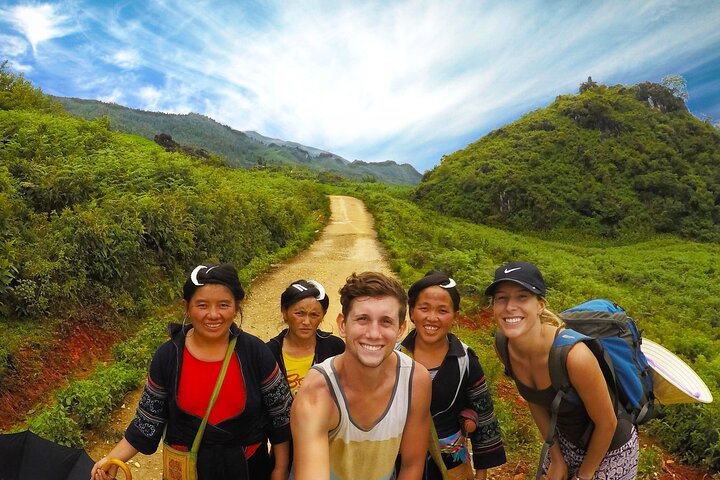 Sapa Trekking 3days/2nights from Hanoi by Limousine Roundtrip Sapa Trekking 3days/2nights from Hanoi by Limousine Roundtrip