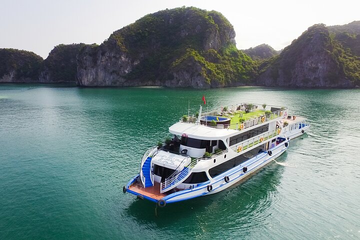 La Casta Cruise from Hanoi by Expressway Transfer - 5 Star Cruise La Casta Cruise from Hanoi by Expressway Transfer – 5 Star Cruise