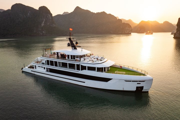 Hera Luxury Cruise – The Most Luxurious Day Tour In Halong Bay