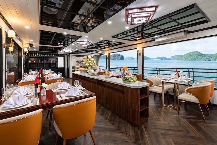 Hanoi to Ha Long Bay: Luxury 5-Star Cruise with Jacuzzi & Lunch