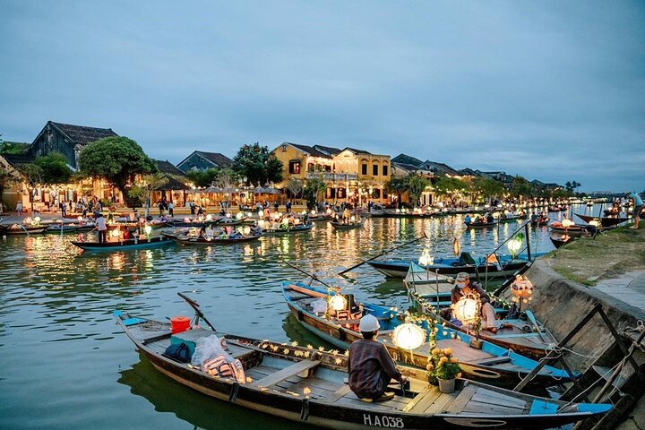 Private Boat Ride, Night Market, and Walking Tour in Hoi An
