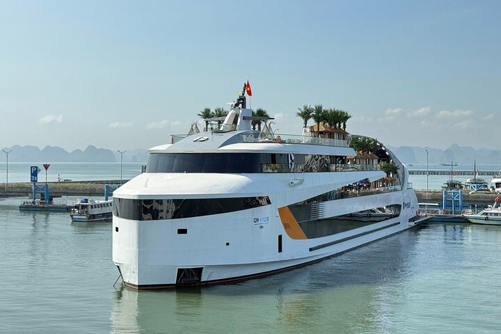 Luxury Day Tour with Pool and Buffet in Ha Long Bay 6 Star Cruise