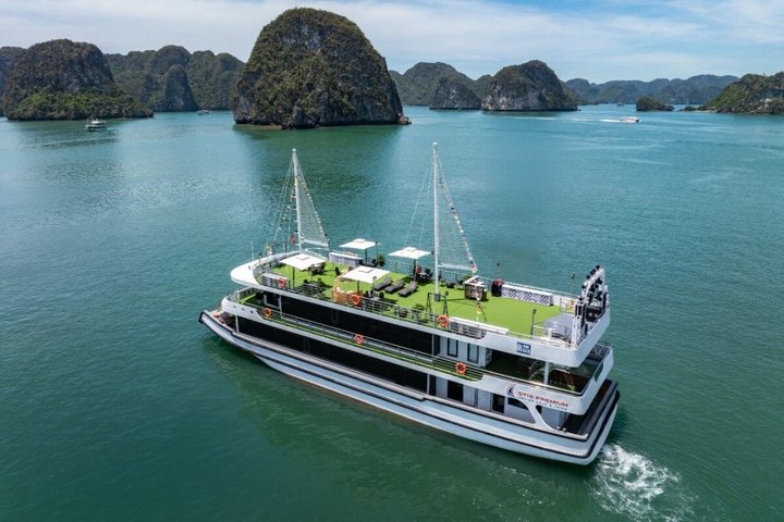 Hanoi: 5-Star Halong Bay Cruise with Kayak, Tasty Lunch & Jacuzzi