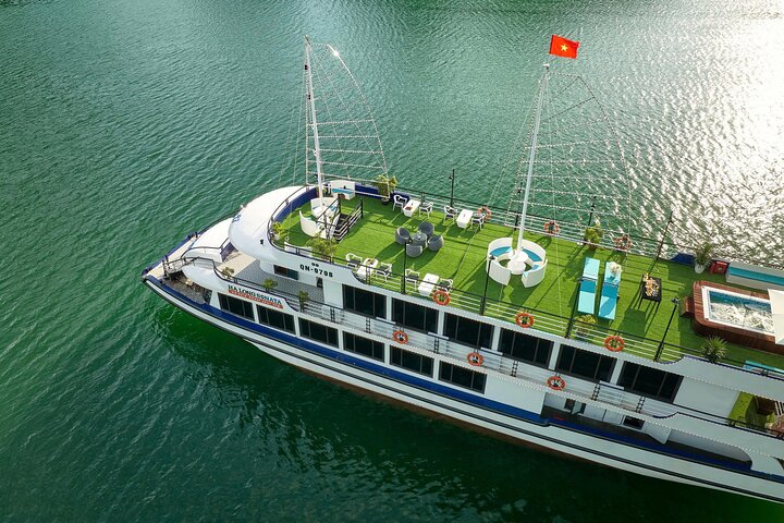 Luxury Ha Long Bay Day Tour – Best Selling with Kayak,Swim & Cave