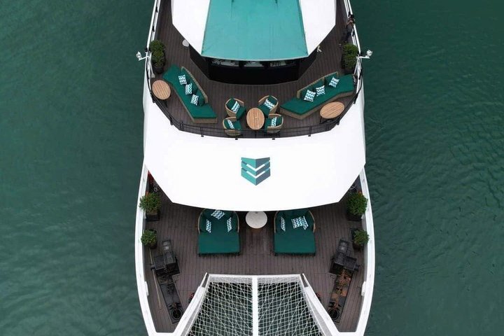 Luxury Catamaran Cruise Tour in Ha Long Bay and Lan Ha Bay