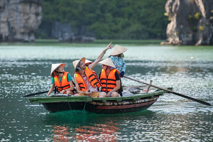 Aqua Luxury Cruise 5 Star Halong Lan Ha Bay from Hanoi