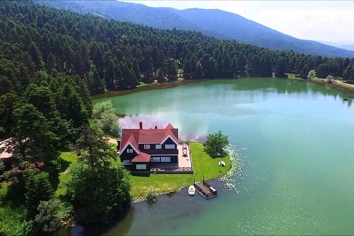 Private 2-Day Sapanca, Maşukiye & Abant Lake Tour with 5★ Hotel