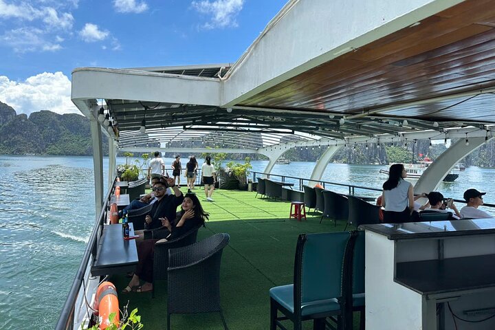 Alova Premium Cruise – Ha long Bay Day Trip from Hanoi