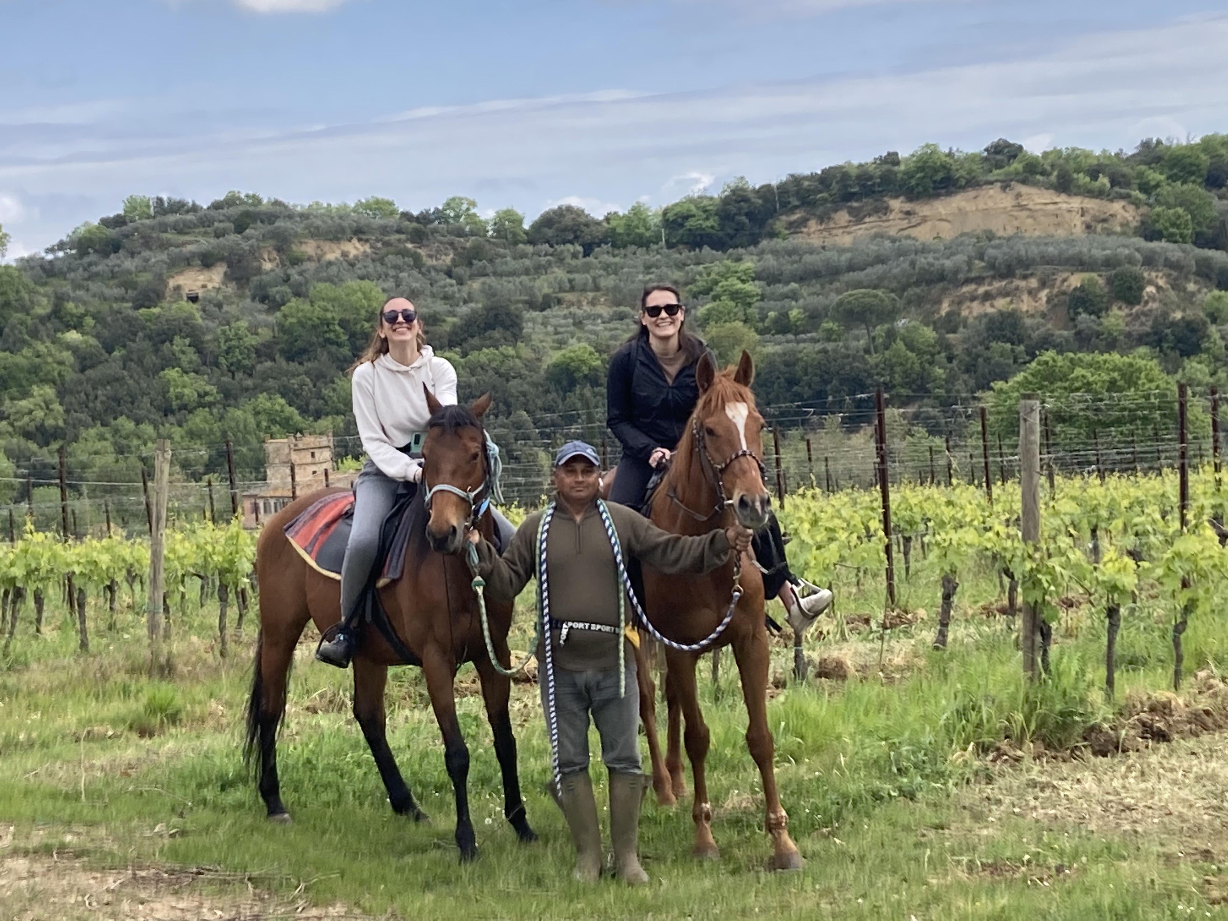 Horseback riding in Tuscany among the Montepulciano vineyards