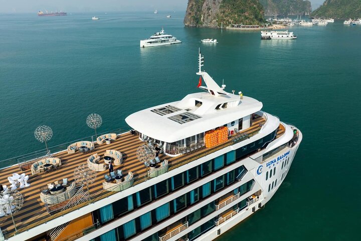 Best Ha Long Bay Luxury Cruise from Hanoi: Luna Cruise Day Tour