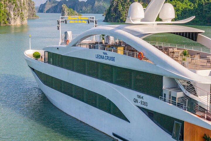 From Hanoi : Leona Cruise 5-star Halong Bay Day Trip