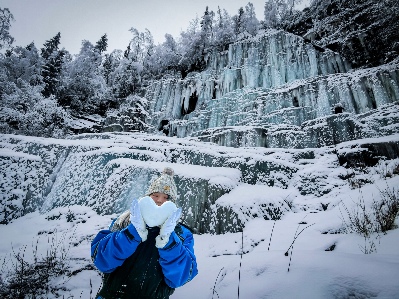 Rovaniemi: Korouoma Canyon Frozen Waterfalls Hike Tour & BBQ – Small Group