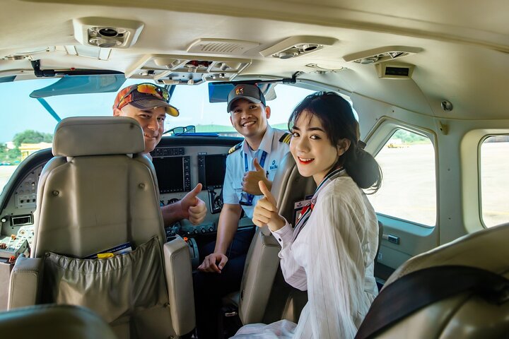 25-Minute Sightseeing Seaplane Tour with Pick Up from Halong Area