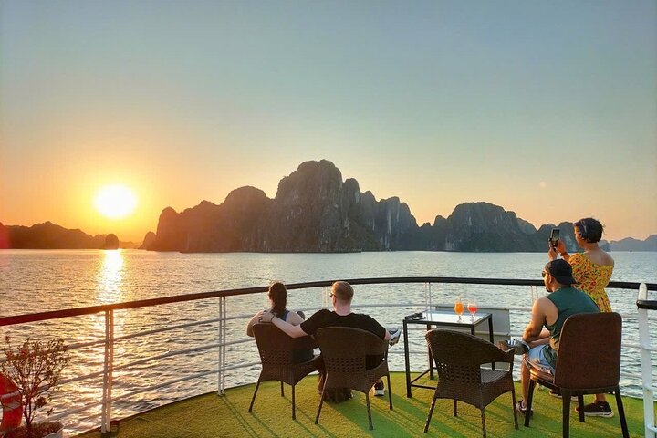 North Vietnam Highlights: 5-Day Explore Ninh Binh & Halong Bay