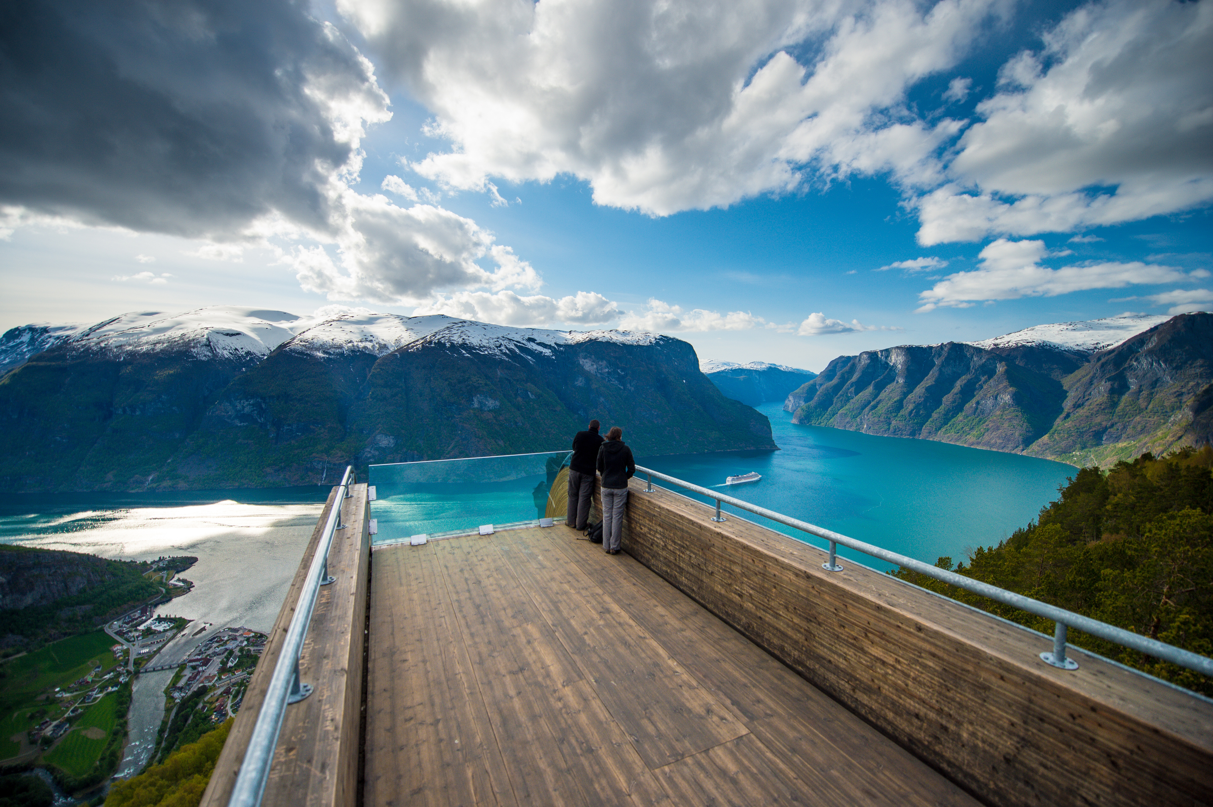 Guided Day Tour – Nærøyfjord Cruise, Flåm & Stegastein Viewpoint