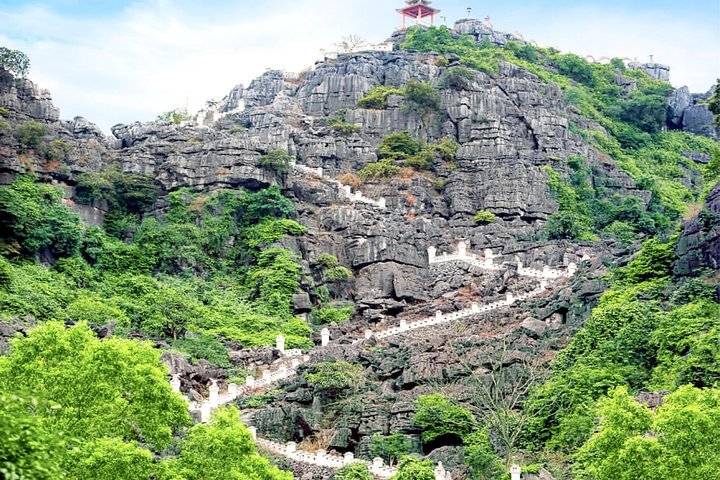 Luxury Trang An - Bai Dinh - Mua Cave 1 Day Tour - By Limousine & Small Group Luxury Trang An – Bai Dinh – Mua Cave 1 Day Tour – By Limousine & Small Group