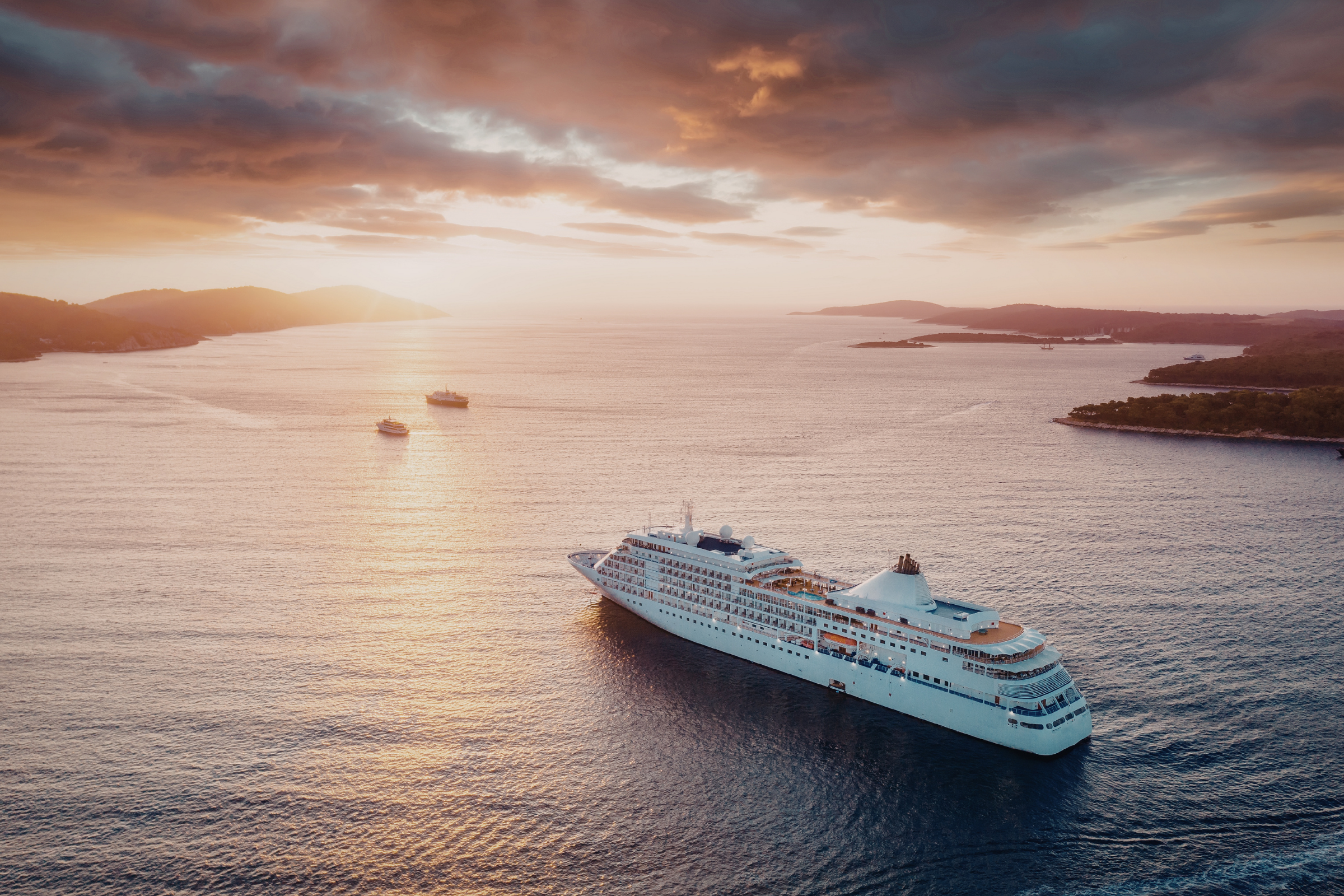 Keflavik Airport and Reykjavik Cruise Port: Private Transfer