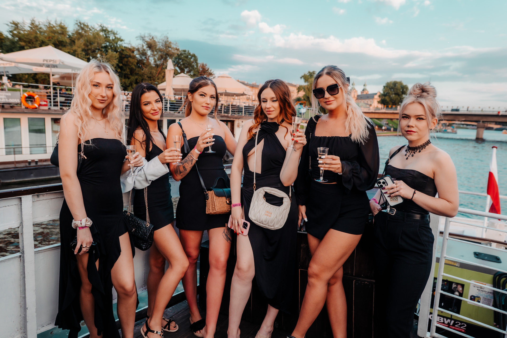 Barcelona Boat Party (Fri -Sat- Sun) With Nightlife Package Barcelona Boat Party (Fri -Sat- Sun) With Nightlife Package