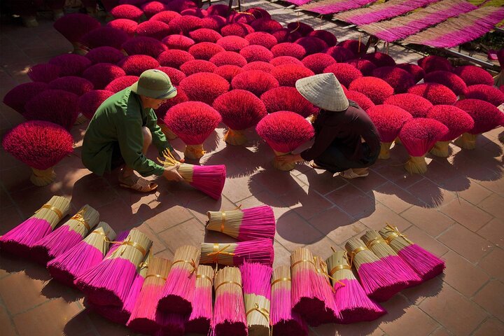 Private Tour Explore Incense Village & Duong Lam Ancient Village