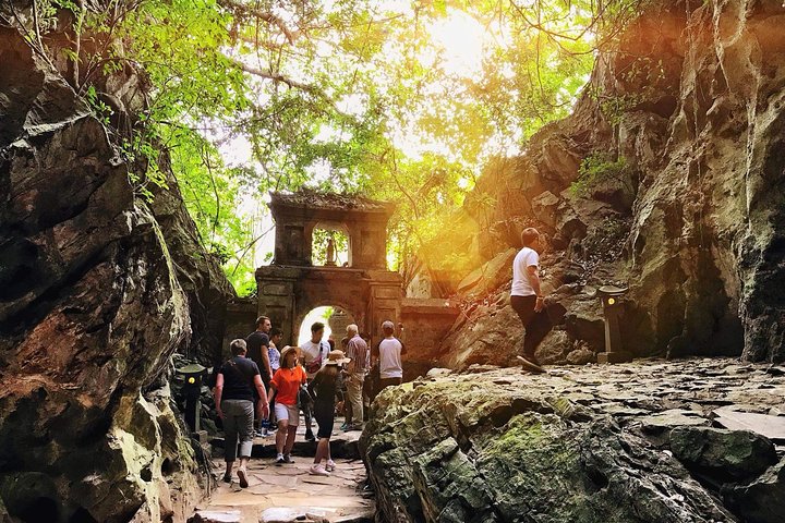 Da Nang: MARBLE MOUNTAINS AND SON TRA PENINSULA HALF-DAY TOUR