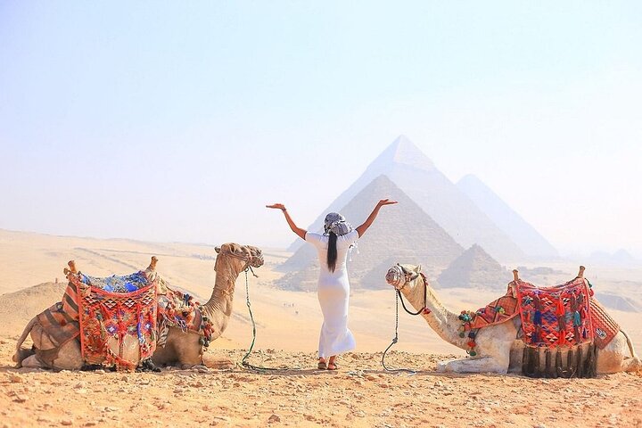 VIP Giza Pyramids Tour with Camel Ride