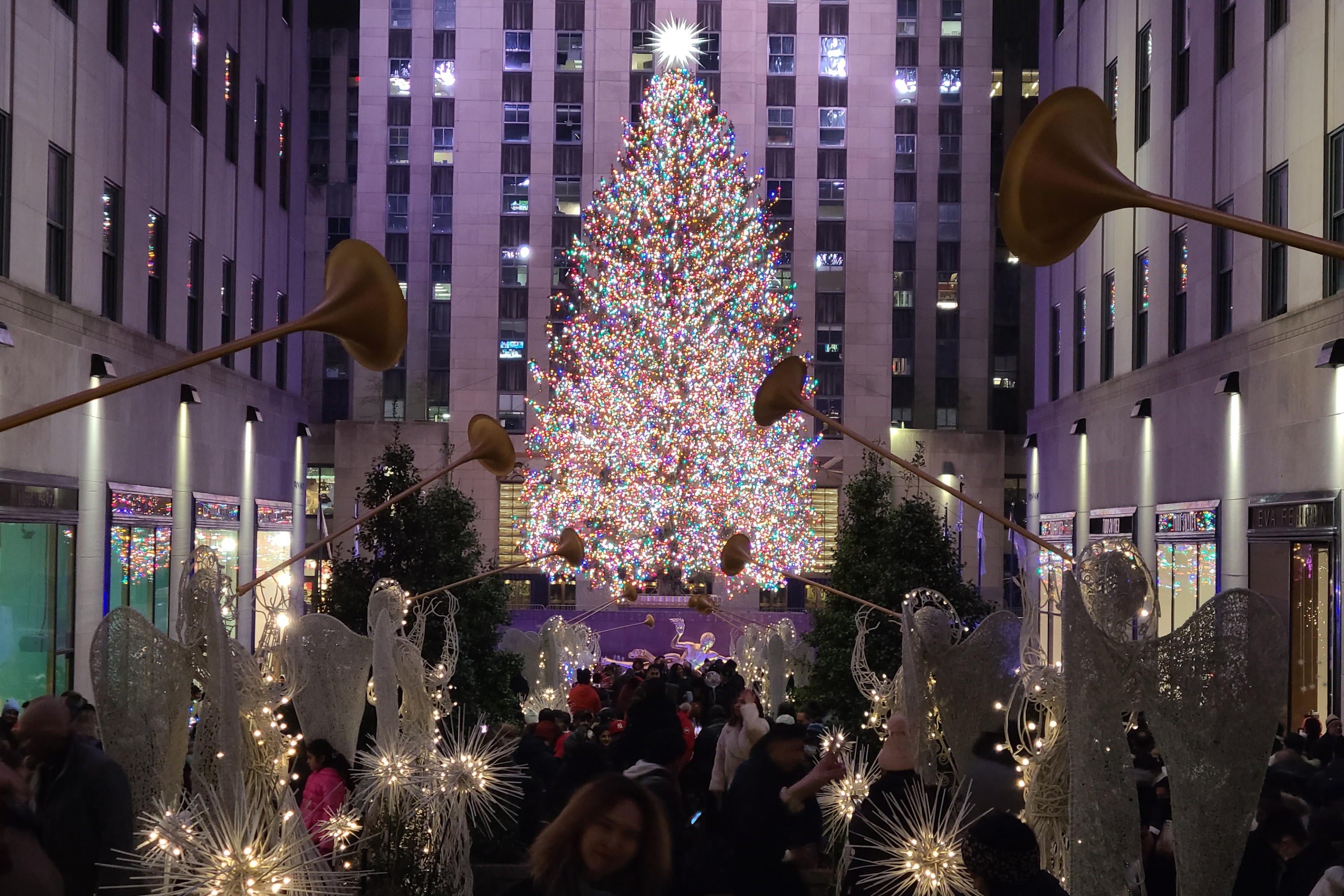 NYC: Holiday Walking Tour 5th Ave, Rockefeller Tree & Xmas Village NYC: Holiday Walking Tour 5th Ave, Rockefeller Tree & Xmas Village