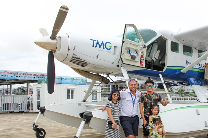 Private Charter Flight to Sightseeing Halong Bay by Seaplane