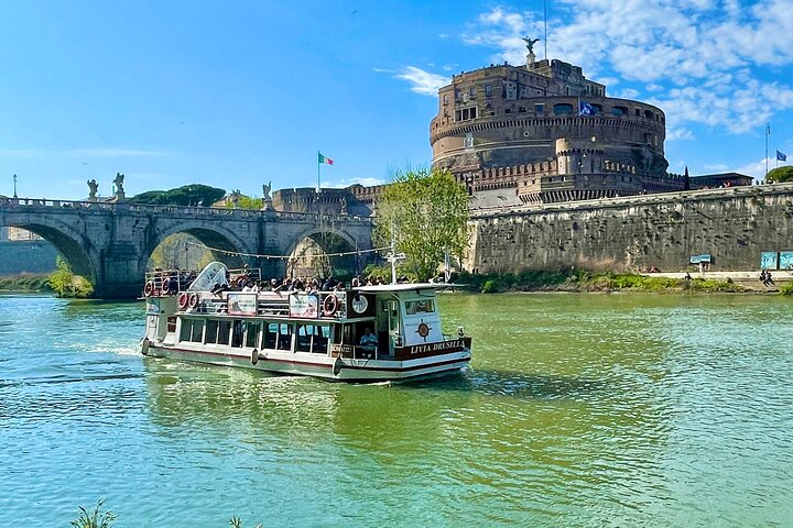 Rome Colosseum Self Audoguided Tour and Tiber River Boat Ride