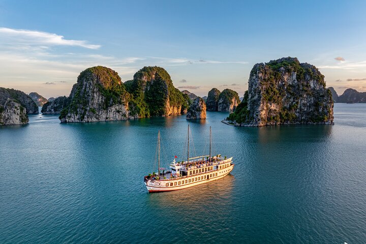 Hanoi: Treasure Junk Cruise Explore the Hidden of Bai Tu Long Bay