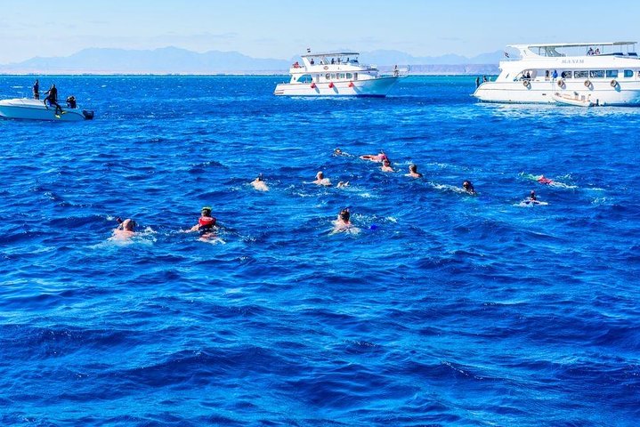 Full-Day trip : Snorkeling at Paradise Island in Hurghdad-Egypt