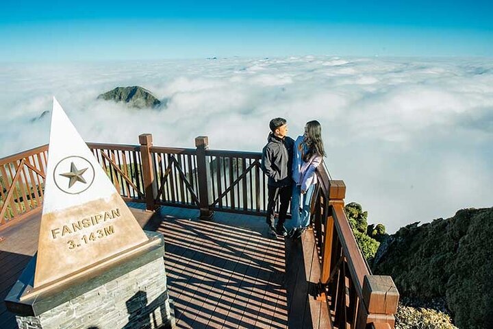 2 Days Sapa Tour with Fansipan Peak by Cabin Bus from Hanoi